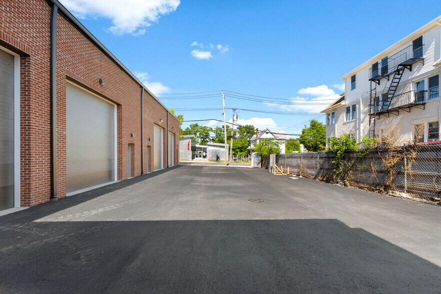 More Photos Of 209 South Ave, Staten Island Service For Lease