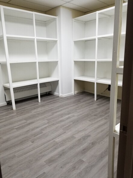More Photos Of 49 Public Sq, Shelbyville Office For Sale