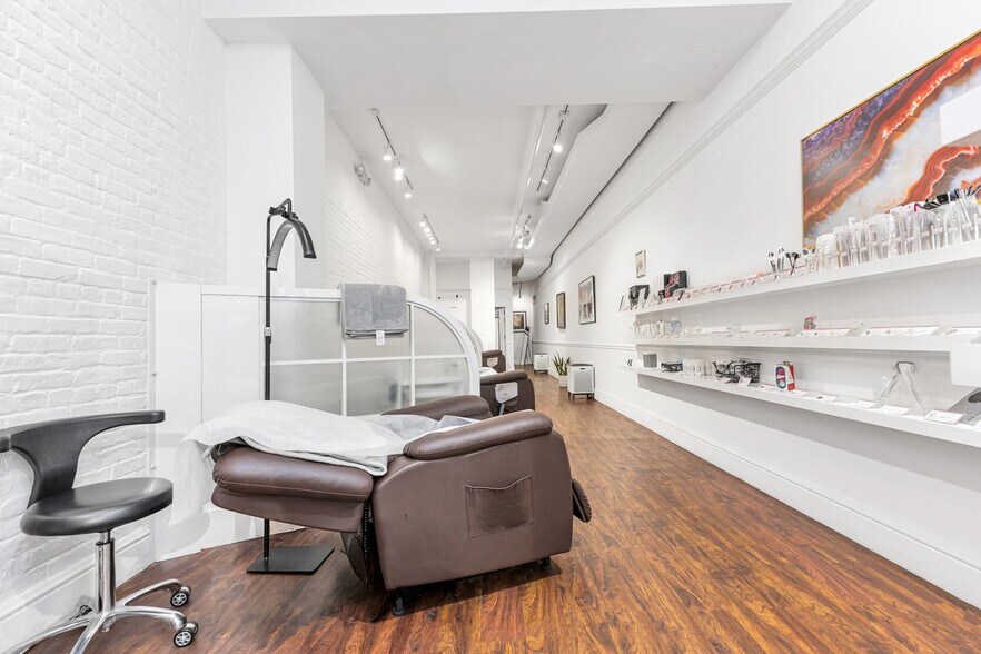 More Photos Of 120 W 25th St, New York Apartments For Lease