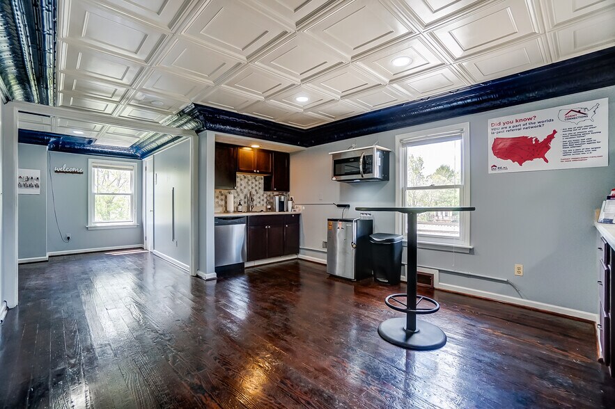 More Photos Of 1550 Lewis Center Rd, Lewis Center Freestanding For Sale