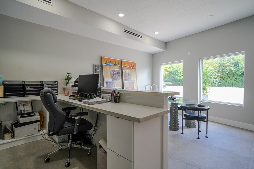 More Photos Of 131-135 Ellis Dr, Tavernier Storefront Retail Residential For Sale