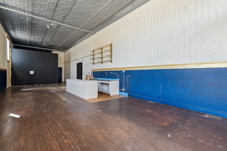 More Photos Of 626-632 Sycamore St, Waterloo Storefront Retail Office For Sale
