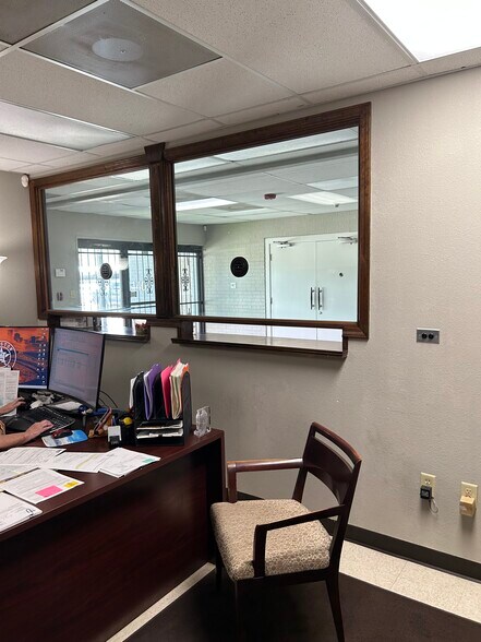 More Photos Of 1440 Spindletop Rd, Beaumont Office For Lease