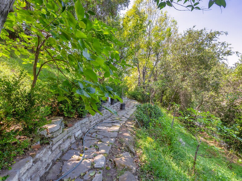 More Photos Of 1825 Altivo Way, Los Angeles Multifamily For Sale