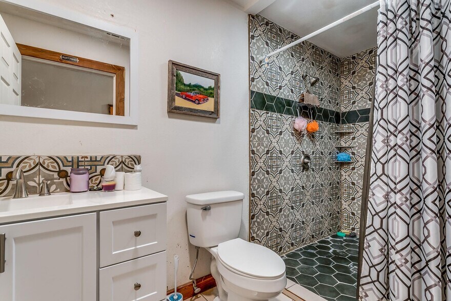 More Photos Of 220 W Lipan Dr, Lipan Religious Facility For Sale