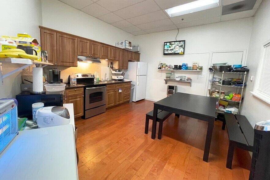 More Photos Of 3900-3912 S Broadway Pl, Los Angeles Manufacturing For Sale