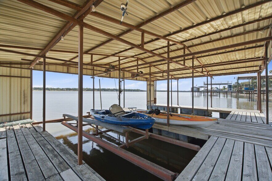 More Photos Of 7170 Briar Rd, Azle Trailer Camper Park For Sale