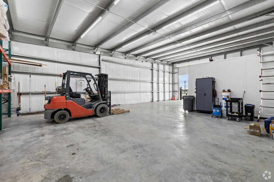 More Photos Of 3300 Dacy Ln, Kyle Warehouse For Sale
