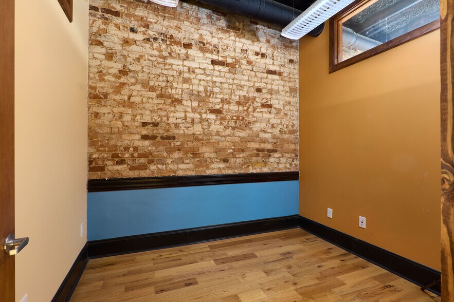 More Photos Of 119 N Main St, Mooresville Storefront Retail Office For Lease