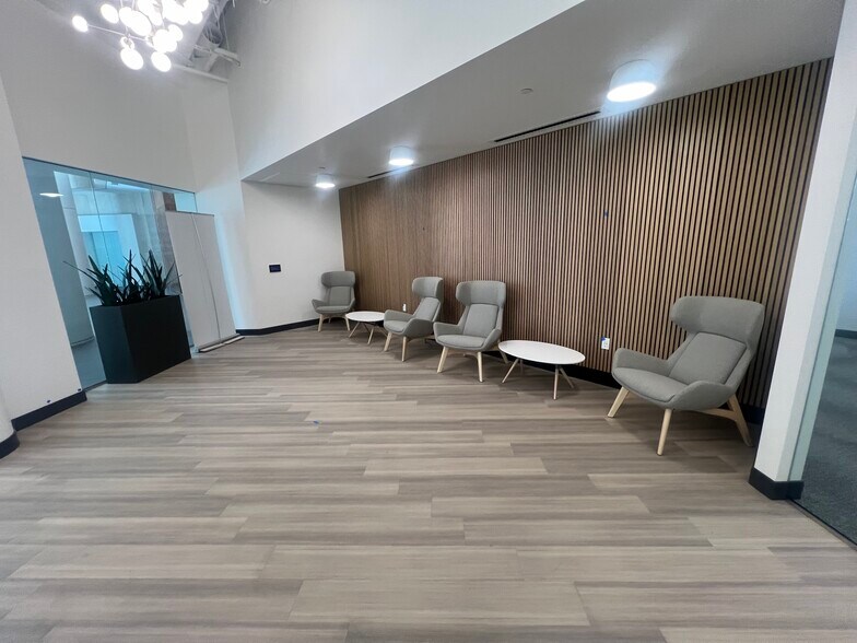 More Photos Of 2800 N Central Ave, Phoenix Office For Lease