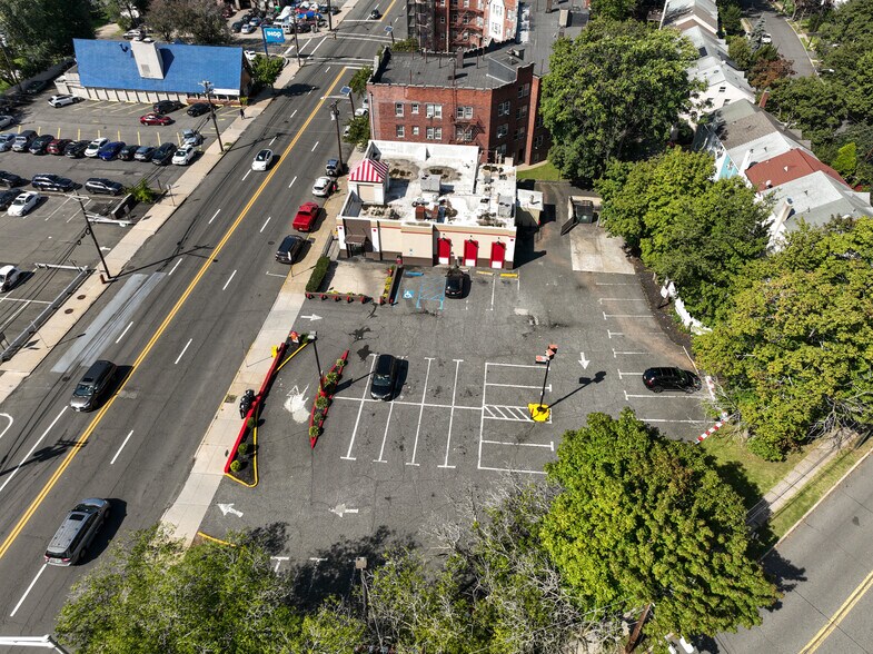 More Photos Of 585 Cedar Ln, Teaneck Fast Food For Lease