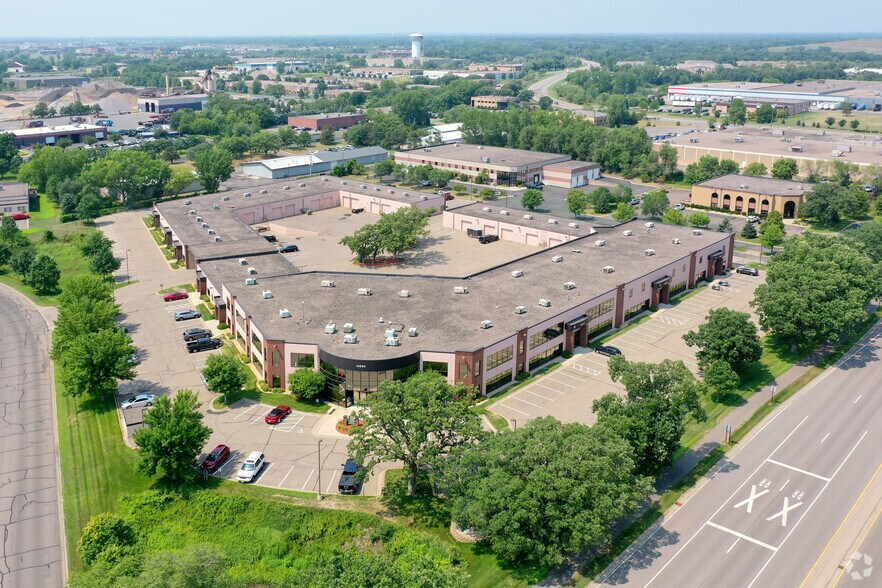 More Photos Of 14000 NW Sunfish Lake Blvd, Ramsey Showroom For Lease