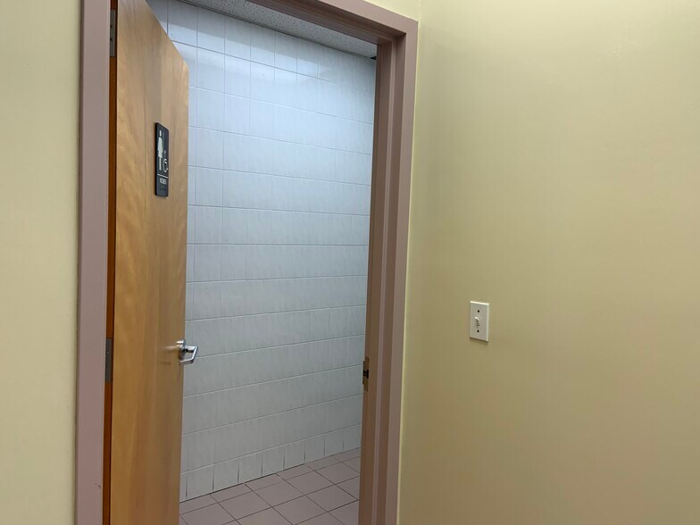 More Photos Of 153-17 Jamaica Ave, Jamaica Office For Lease