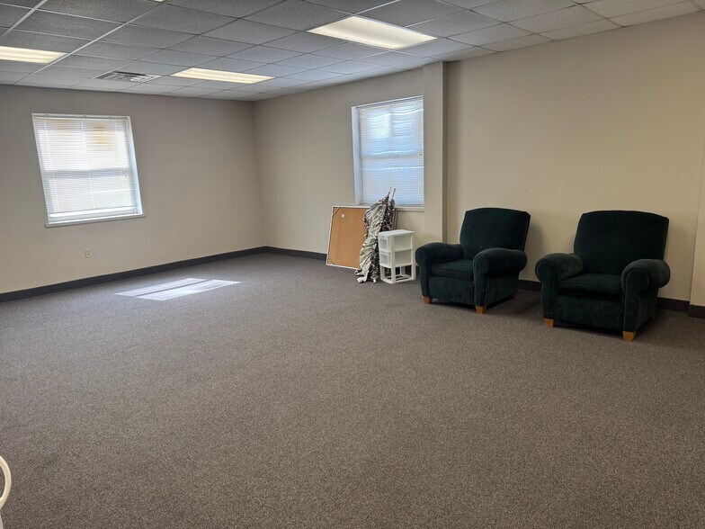 More Photos Of 2045 SE Green Oaks Blvd, Arlington Religious Facility For Lease