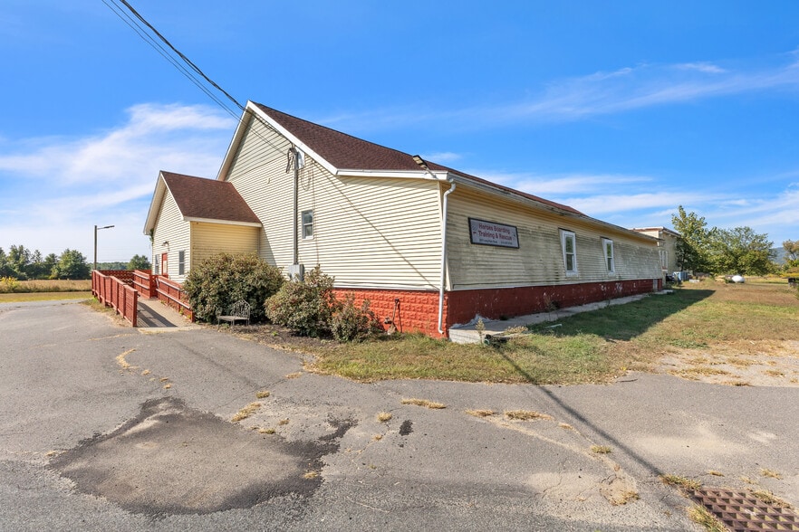 More Photos Of 203 Long Plain Rd, Whately Service For Sale