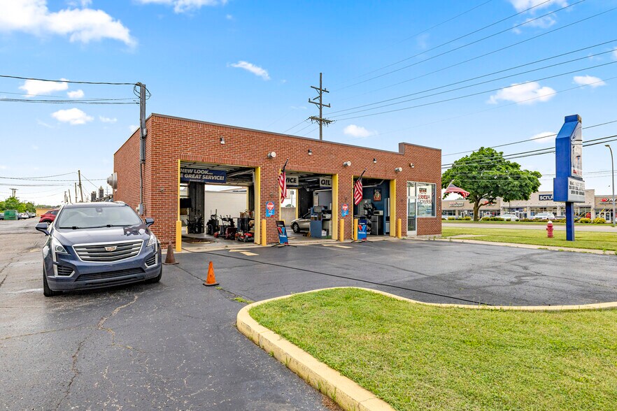 More Photos Of 8332 E 12 Mile Rd, Warren Service Station For Sale