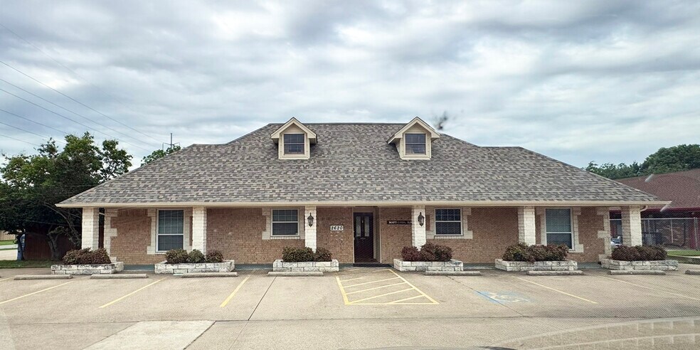 Primary Photo Of 2620 Harwood Rd, Bedford Medical For Lease