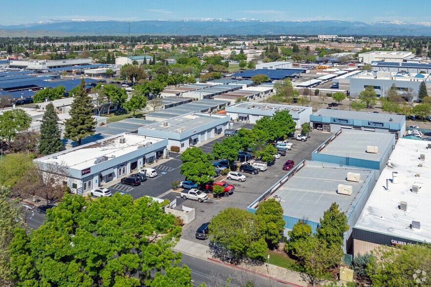 More Photos Of 177 N Sunnyside Ave, Clovis Auto Repair For Lease