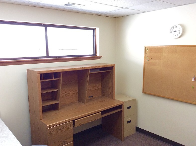 More Photos Of 25400-25430 Goddard Rd, Taylor Medical For Sale