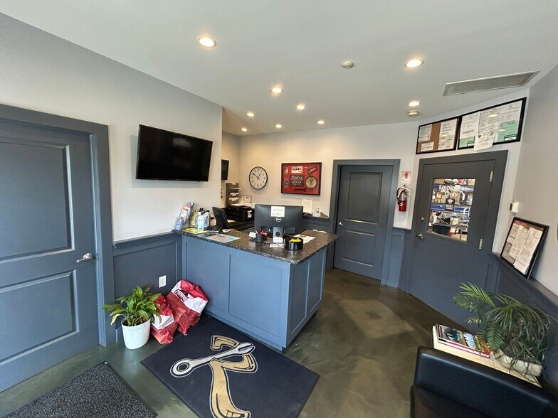 More Photos Of 1153 Walt Whitman Rd, Melville Auto Repair For Sale