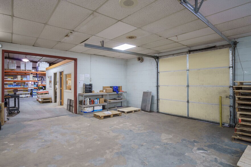 More Photos Of 611 S Mobberly Ave, Longview Flex For Sale