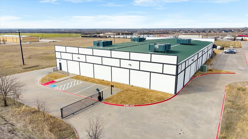More Photos Of 820 S Central Expy, Anna Warehouse For Sale