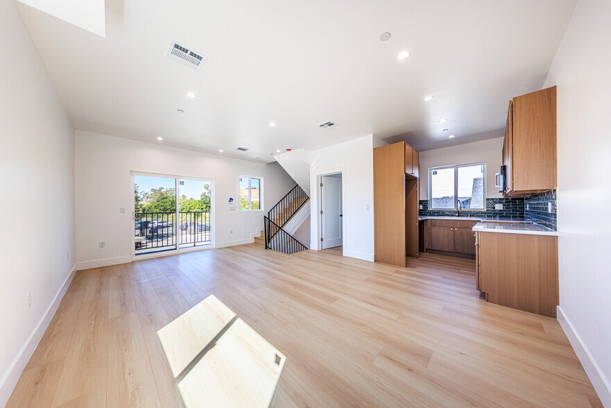 More Photos Of 2424 S West View St, Los Angeles Apartments For Sale
