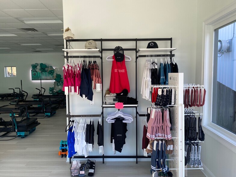 More Photos Of 12 Atlantic Ave, Marblehead Storefront For Sale