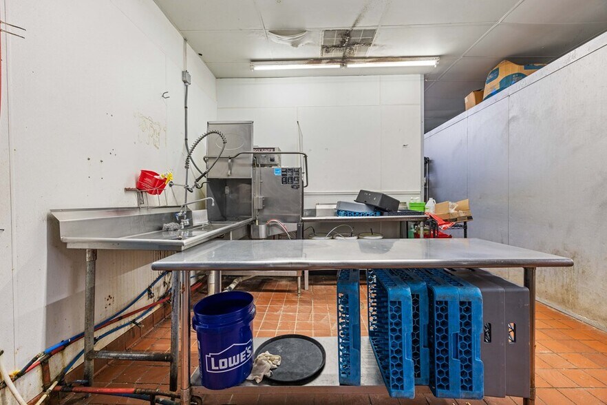 More Photos Of 1405 Gornto Rd, Valdosta Restaurant For Sale