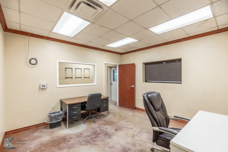 More Photos Of 10027 S Frontage Rd, Clyde Manufacturing For Sale