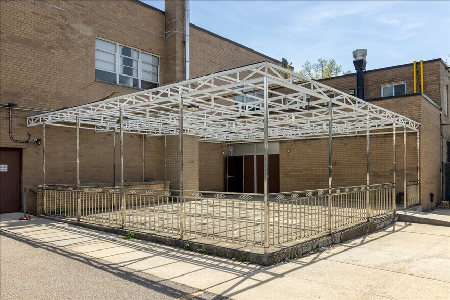 More Photos Of 16711 73rd Ave, Fresh Meadows Religious Facility For Lease