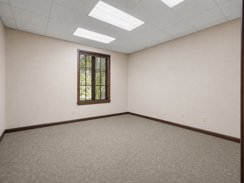 More Photos Of 16301-16305 N May Ave, Edmond Office For Lease