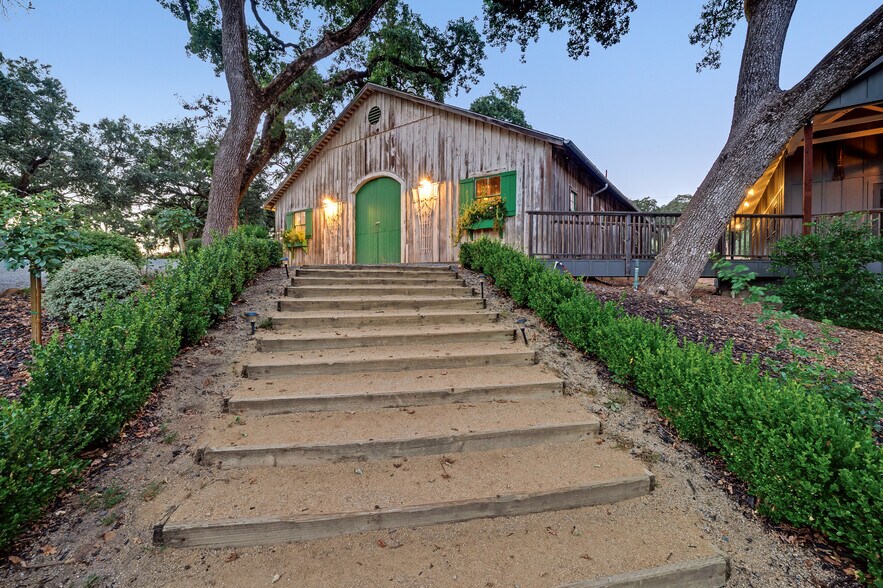 More Photos Of 125 Cristo Ln, Santa Rosa Specialty For Sale