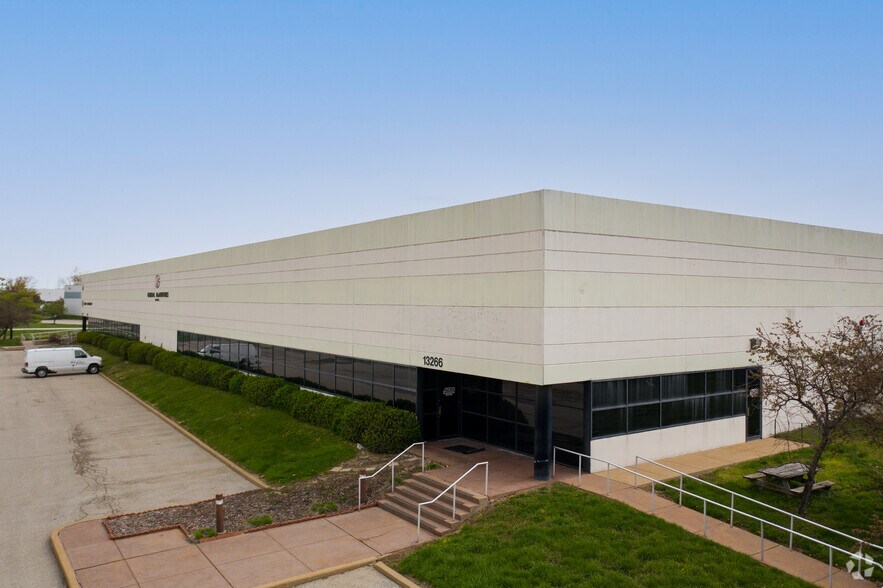 Primary Photo Of 13222 Lakefront Dr, Earth City Warehouse For Lease