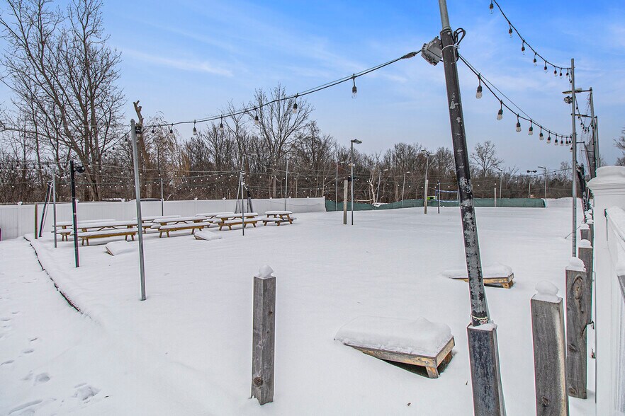 More Photos Of 5153 Fenton Rd, Flint Restaurant For Sale