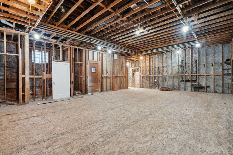 More Photos Of 310 2nd St SE, Dyersville Specialty For Sale