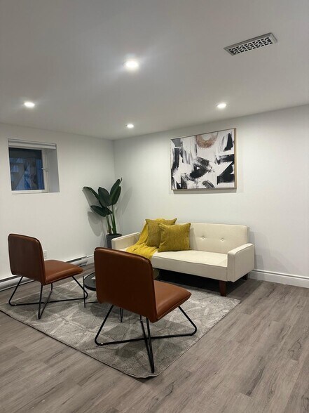 More Photos Of 66 Wellington St S, Hamilton Apartments For Sale