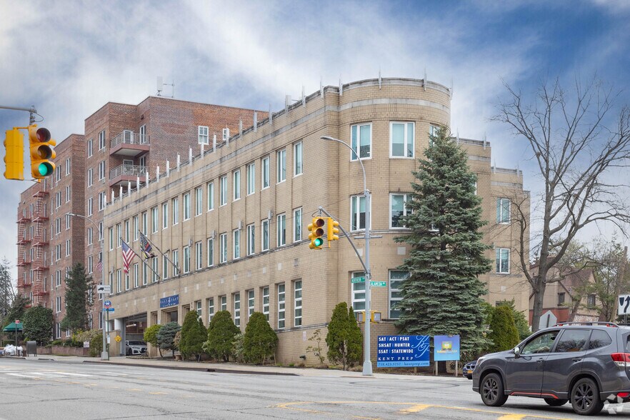 Primary Photo Of 241-02 Northern Blvd, Douglaston Office For Lease