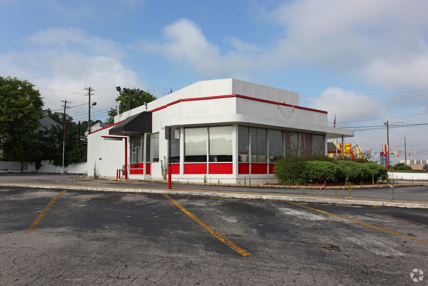 More Photos Of 9201 Parkway E, Birmingham Restaurant For Sale