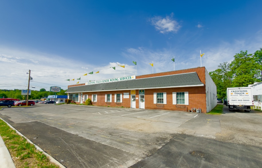 More Photos Of 6704 Williamson Rd, Hollins Storefront For Sale