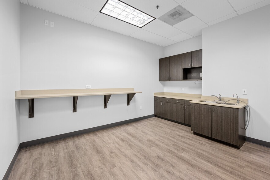 More Photos Of 2036 Corte Del Nogal, Carlsbad Office For Sale