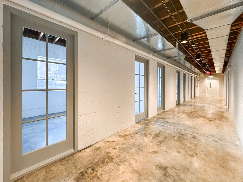 More Photos Of 1881 Howell Mill Rd NW, Atlanta Office For Lease