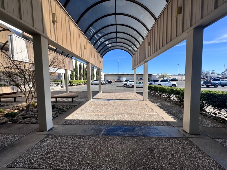 More Photos Of 4300-4356 Caterpillar Rd, Redding Manufacturing For Sale