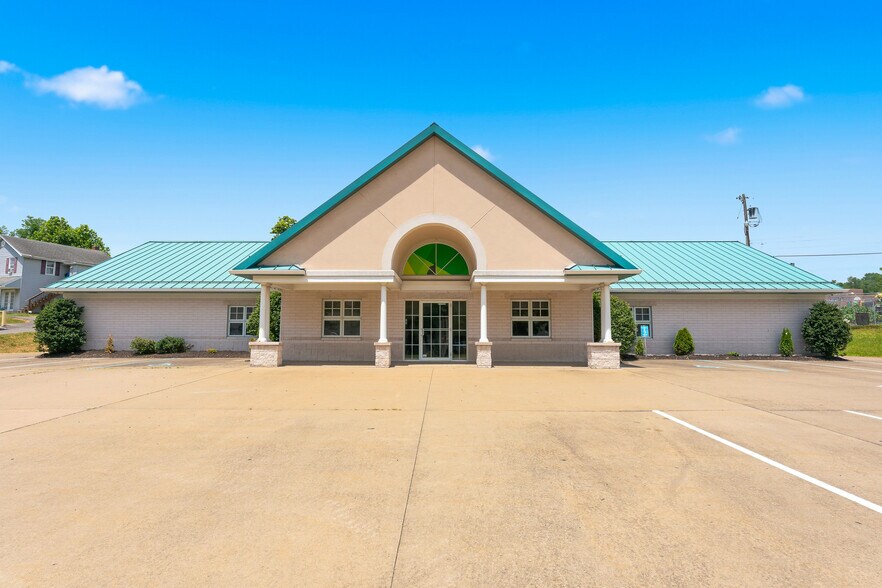 More Photos Of 1703 Locust Ave, Fairmont Medical For Sale