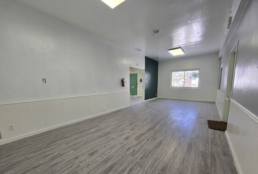 More Photos Of 175-177 S Robertson Blvd, Beverly Hills Storefront For Lease