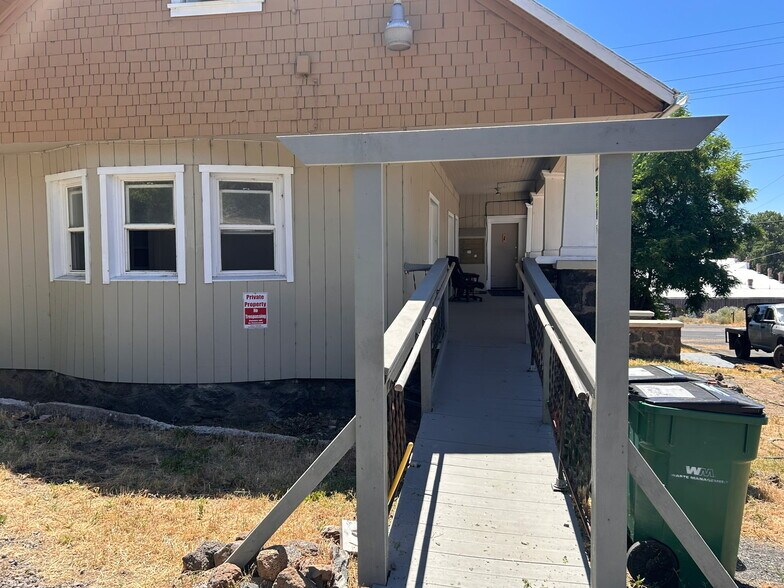 More Photos Of 213 Cedar St, Klamath Falls Apartments For Sale