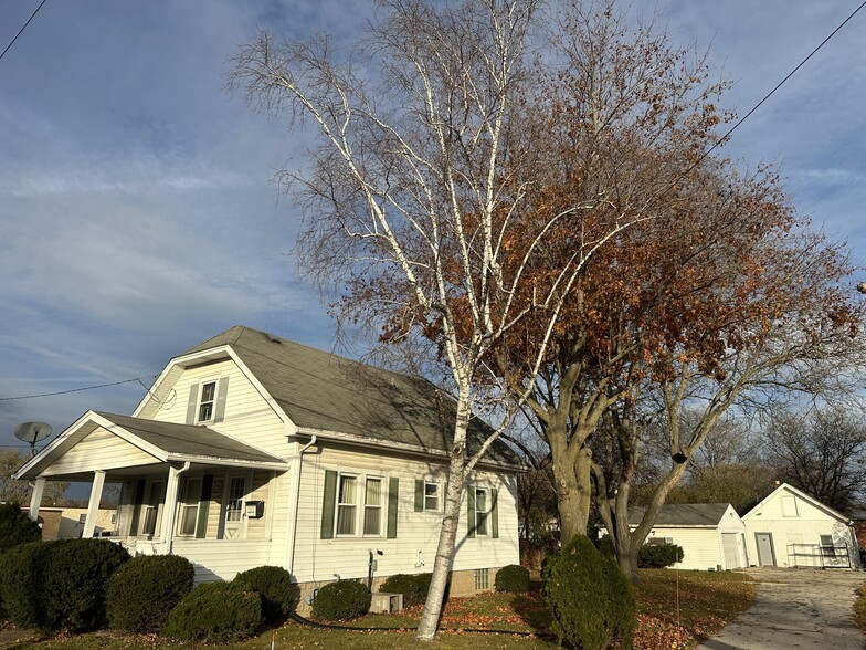 More Photos Of 613 N Grandview Blvd, Waukesha Restaurant For Sale