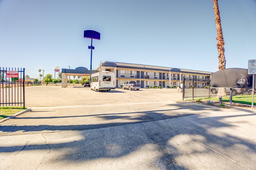 More Photos Of 2700 White Ln, Bakersfield Apartments For Sale