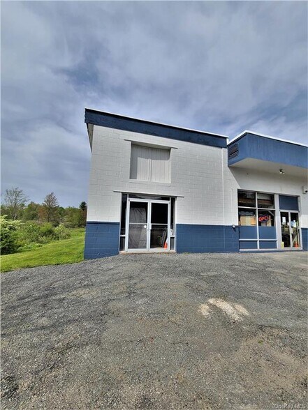 More Photos Of 186 E Broadway, Monticello Service For Sale