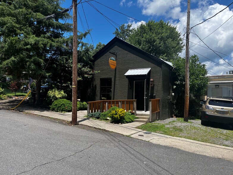More Photos Of 104 Church St, Black Mountain Office For Sale